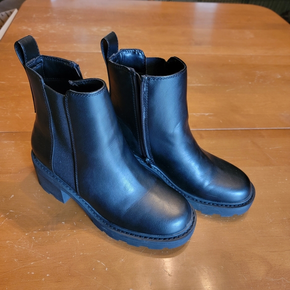 SO Black Memory Foam Ankle Boots Zip Up Chelsea NWOT Size 7.5 - Picture 9 of 9